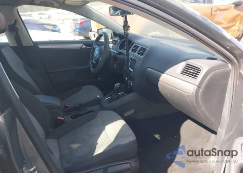 2018 Volkswagen Jetta 1.4T S z USA, uszkodzony, nr VIN 3VW2B7AJ3JM257491